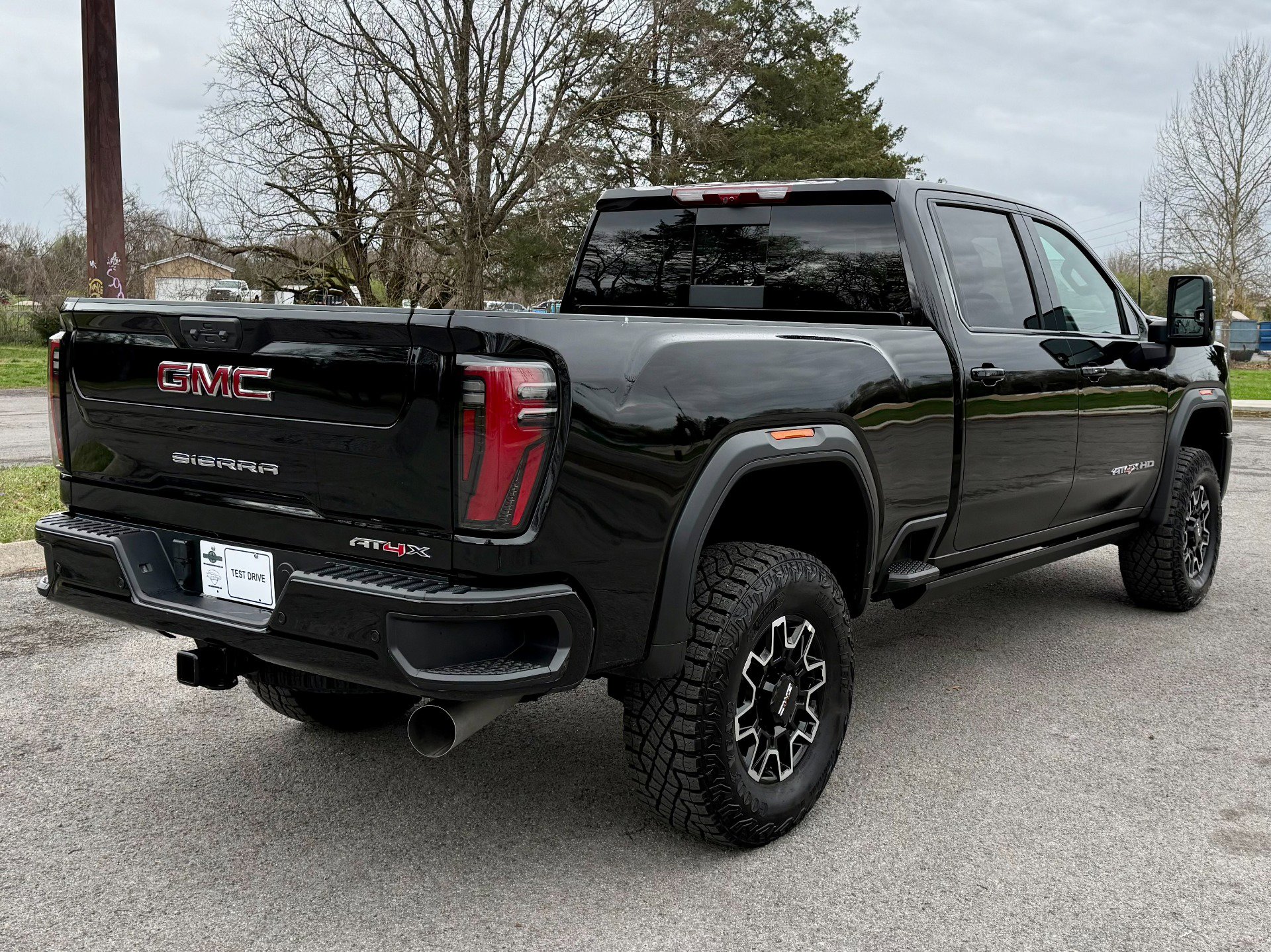 Used 2026 GMC Sierra 2500 AT4X image 3