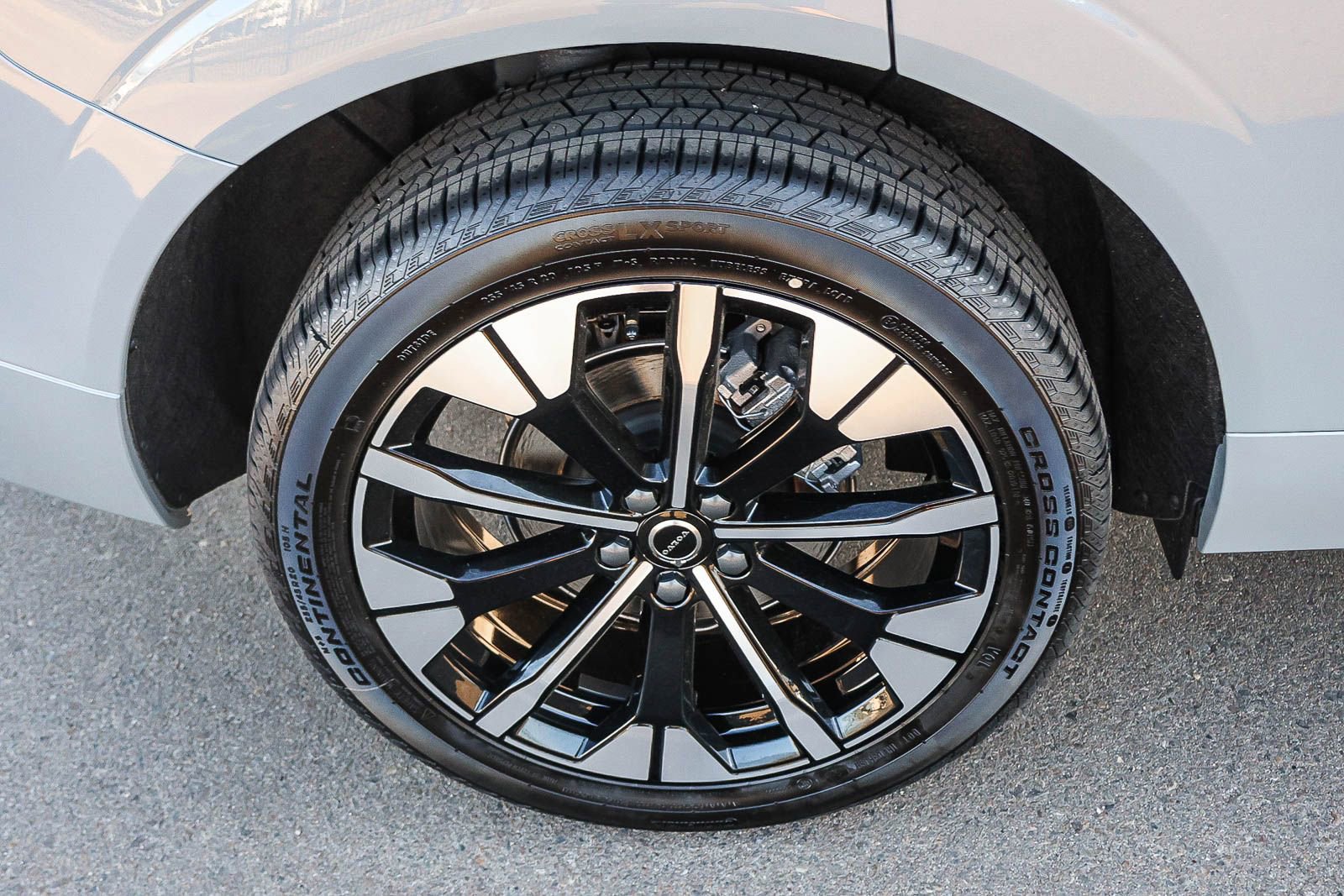 New 2026 Volvo XC60 B5 Plus w/ Climate Package PRO image 13