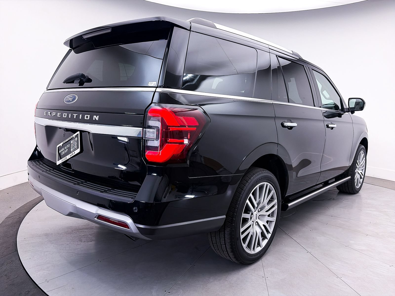 Used 2023 Ford Expedition Limited AWD/4WD image 19