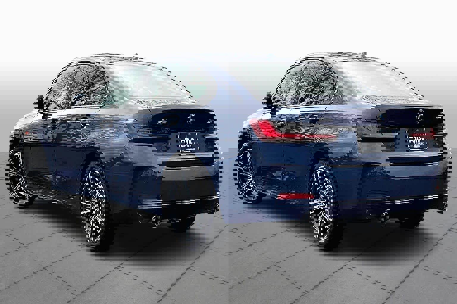 Used 2023 BMW 330i xDrive Sedan w/ Premium Package image 11