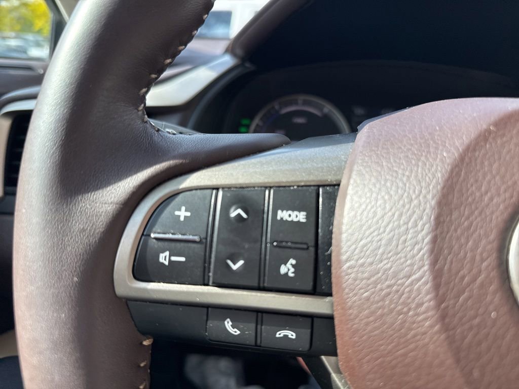 Used 2017 Lexus RX 450h AWD image 24