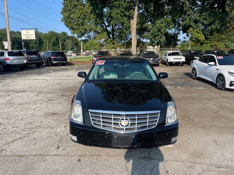 Used 2009 Cadillac DTS w/ Sun And Sound Package FWD image 2