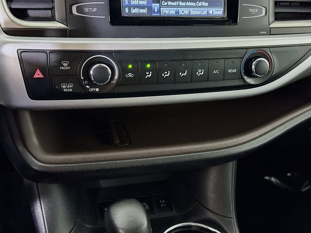 Certified 2019 Toyota Highlander LE w/ Protection Package #3 AWD/4WD image 8