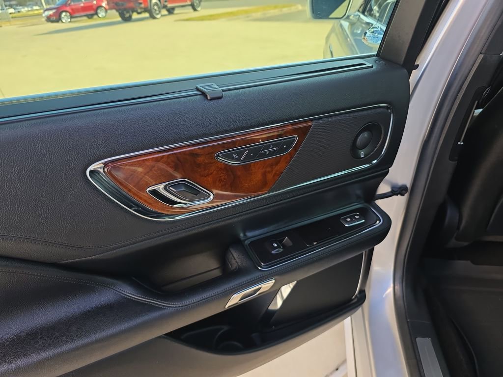 Used 2017 Lincoln Continental Reserve w/ Rear-seat Package image 17