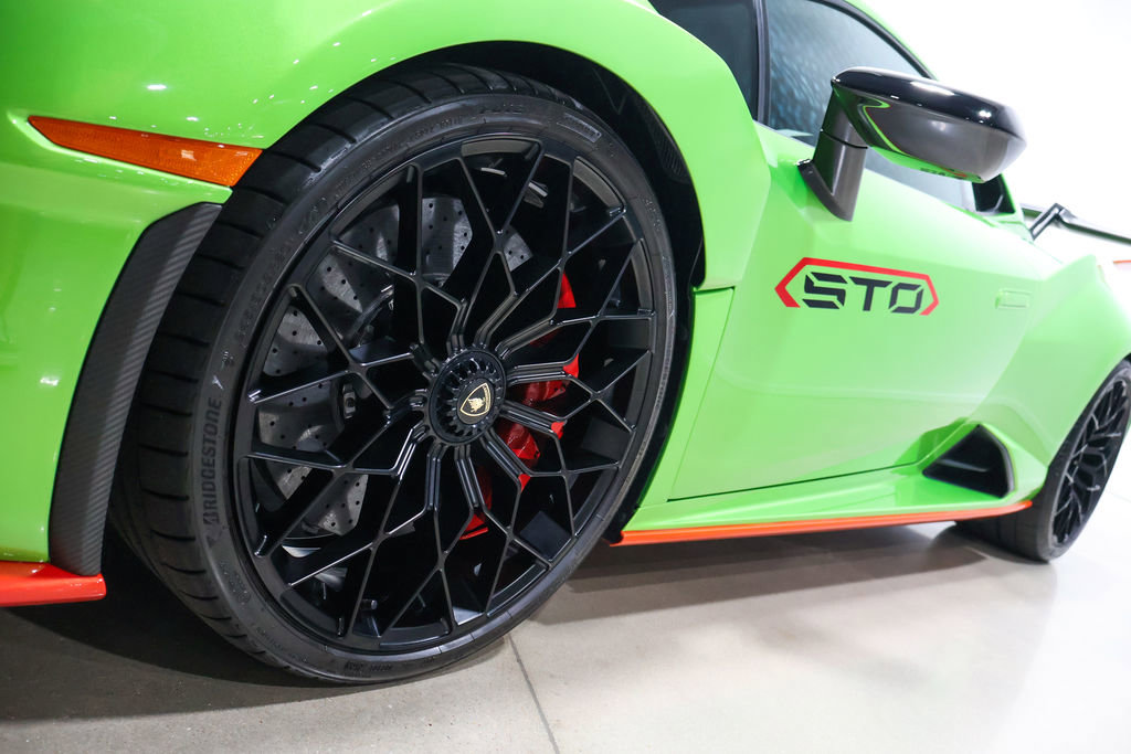 Used 2022 Lamborghini Huracan STO image 13