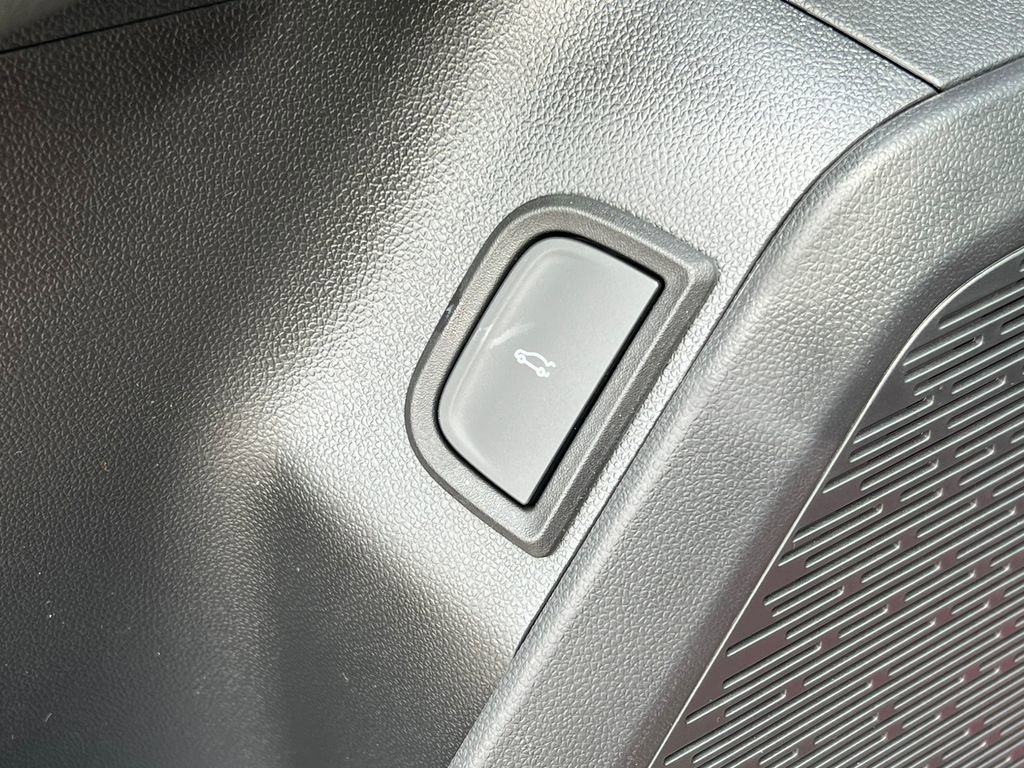 New 2026 GMC Terrain Denali w/ LPO, Floor Liner Package image 17