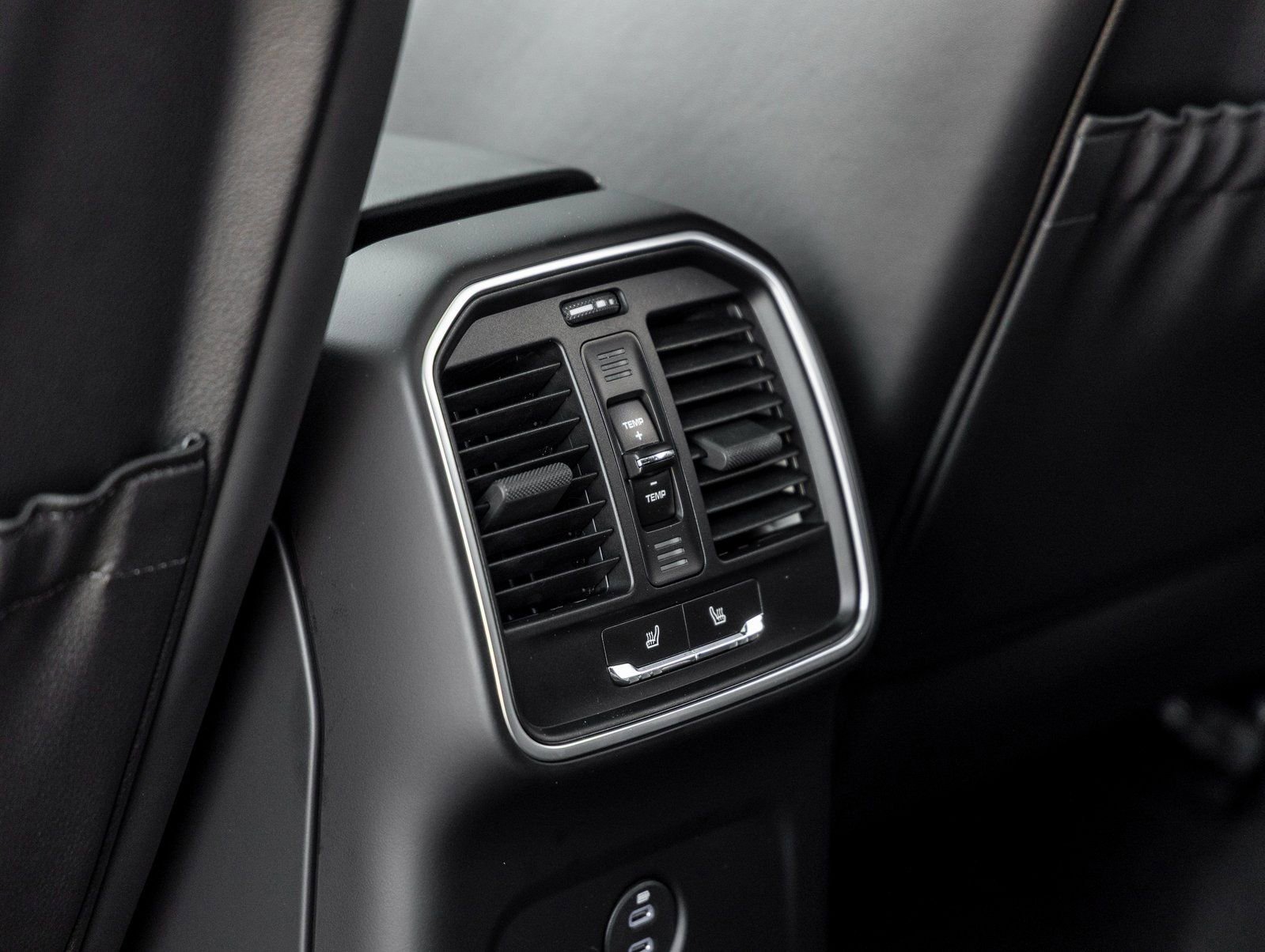 New 2026 Porsche Macan Turbo image 38