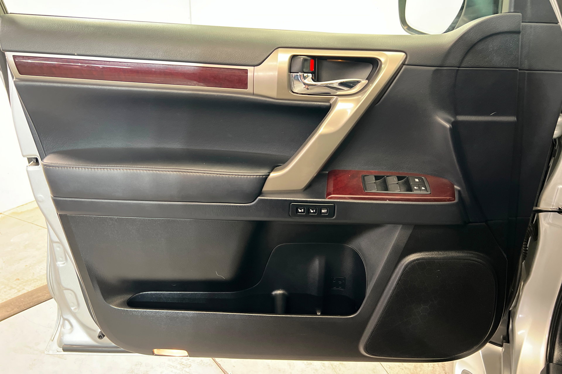 Used 2018 Lexus GX 460 Premium w/ Premium Package image 15