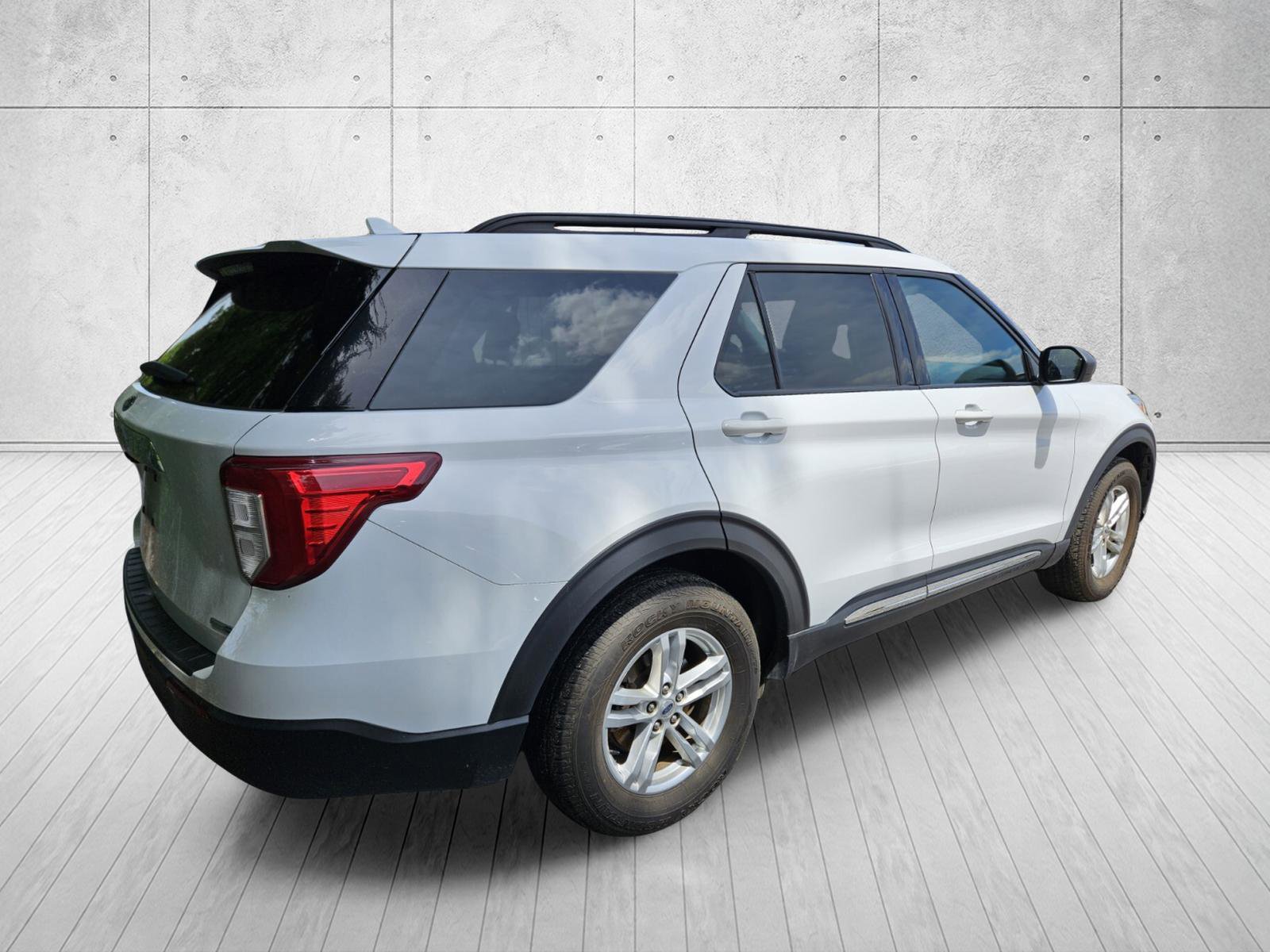 Used 2020 Ford Explorer XLT AWD/4WD image 9
