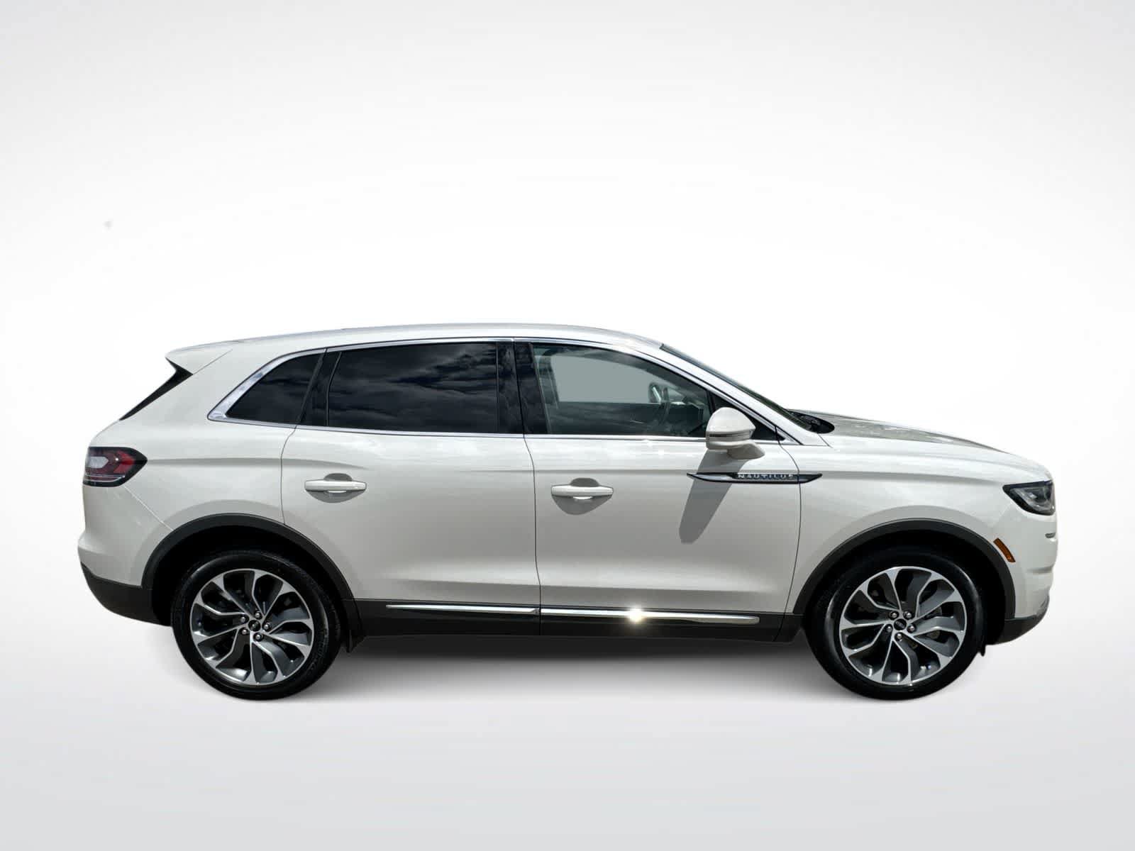 Used 2023 Lincoln Nautilus Reserve AWD/4WD image 9