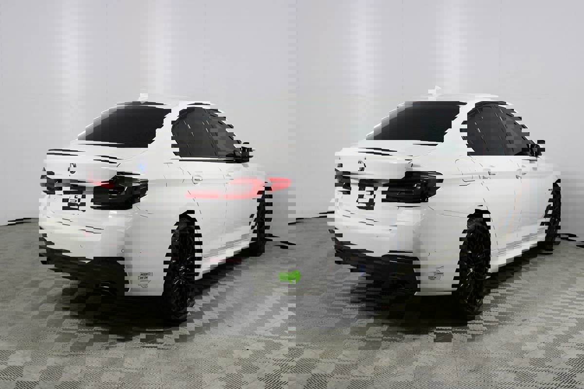 Used 2023 BMW 530e w/ M Sport Package image 47