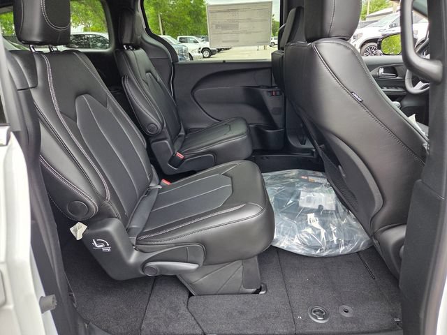 New 2026 Chrysler Voyager LX FWD image 13