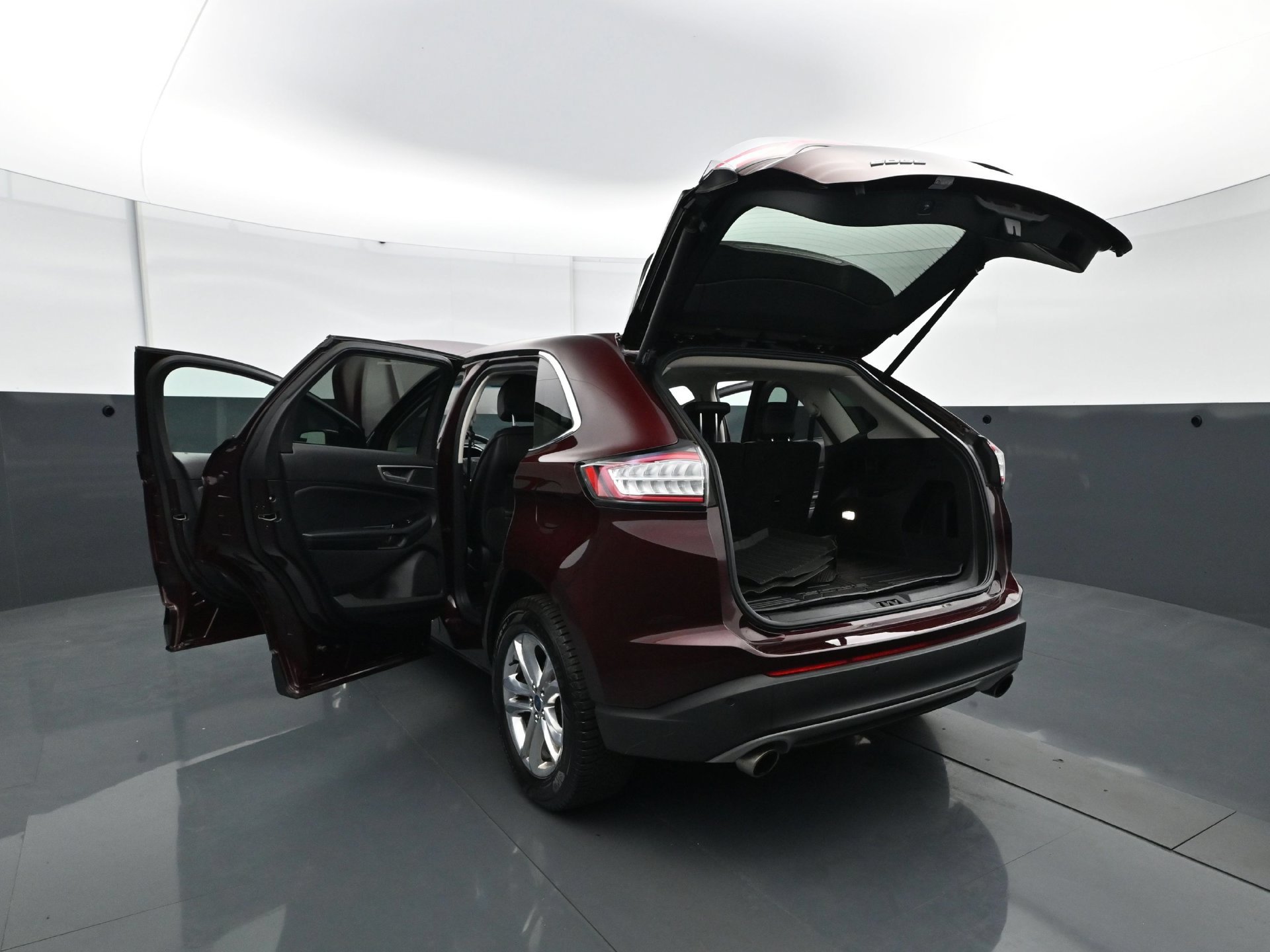 Used 2018 Ford Edge SEL w/ Equipment Group 201A AWD/4WD image 32