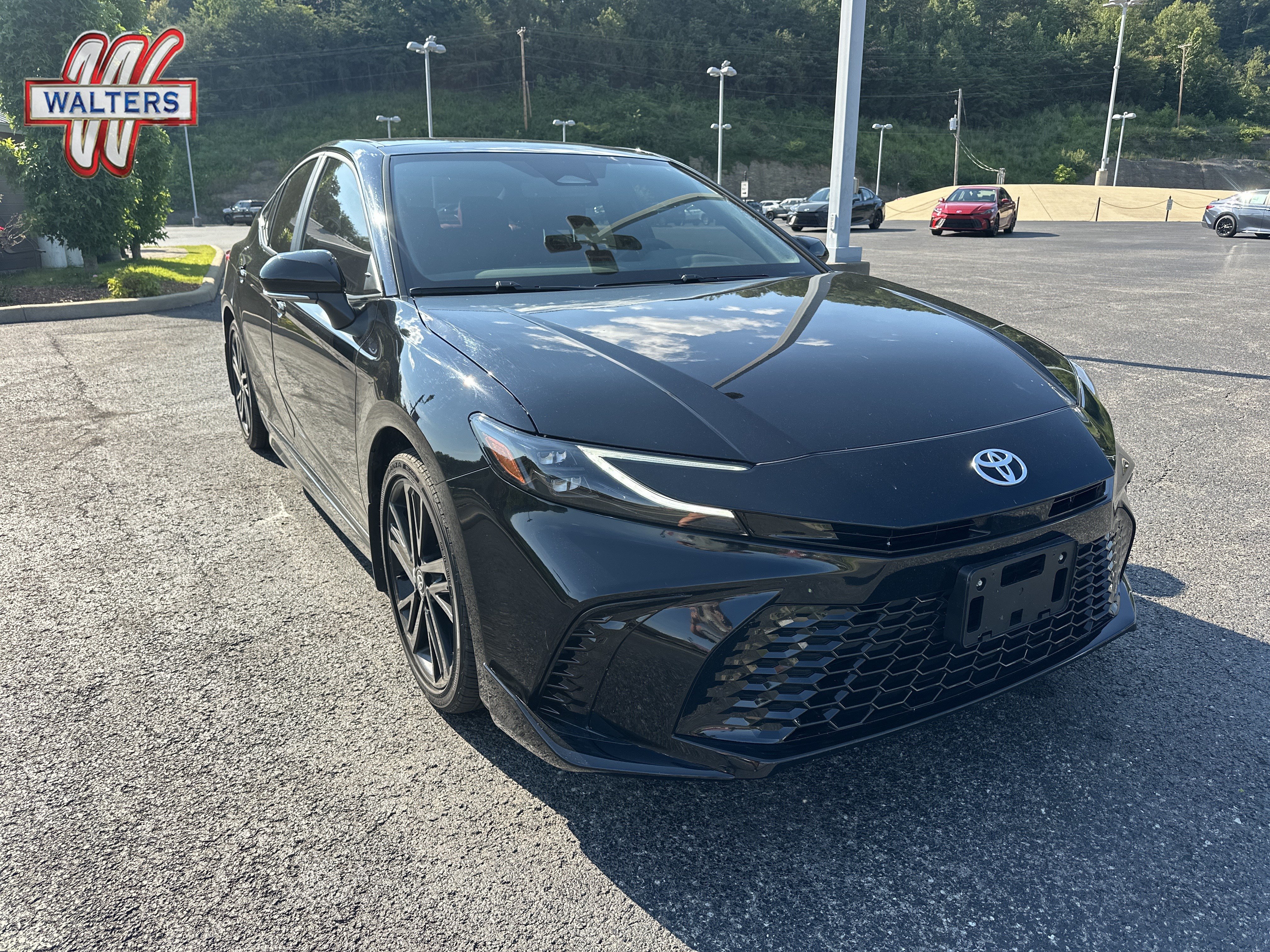 Used 2025 Toyota Camry XSE AWD/4WD image 1
