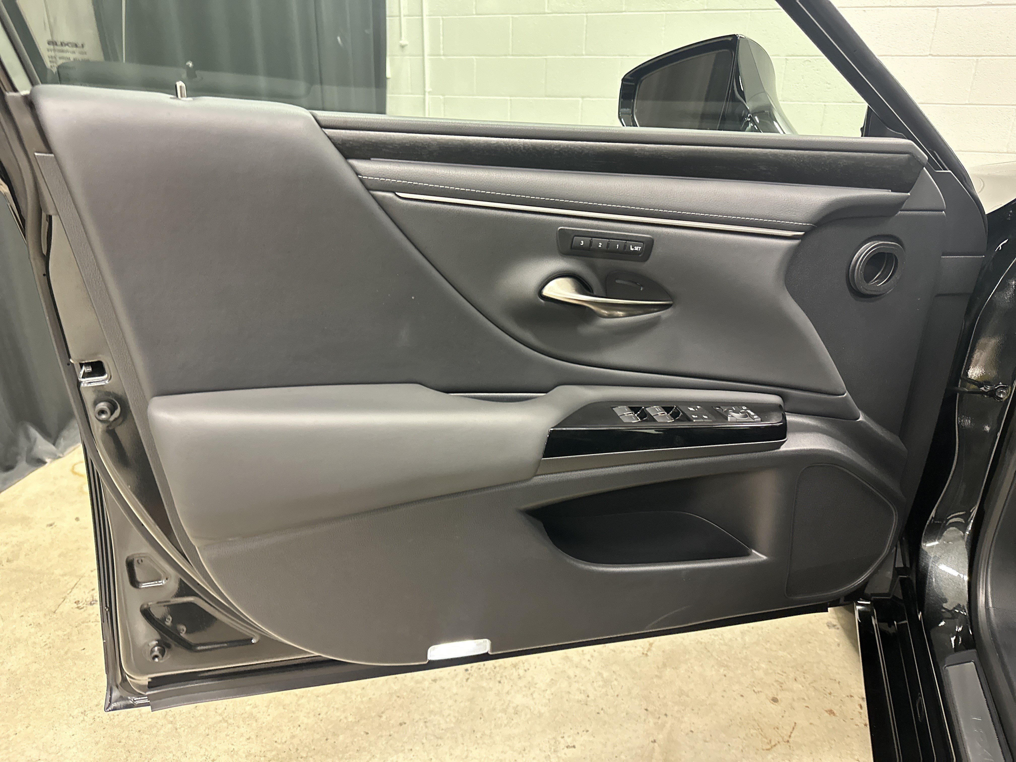 Certified 2025 Lexus ES 350 w/ Premium Package w/ Premium Package FWD image 14