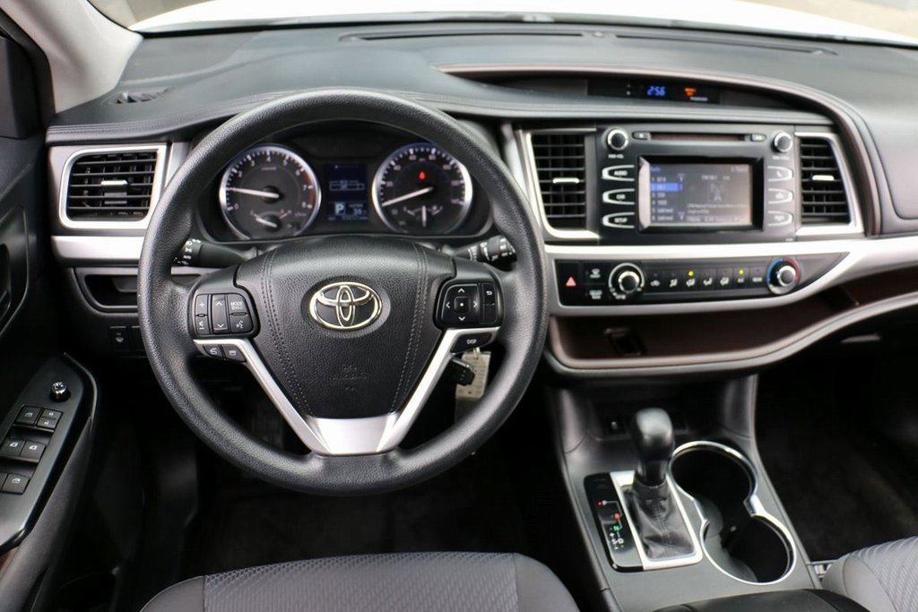Used 2015 Toyota Highlander LE image 19