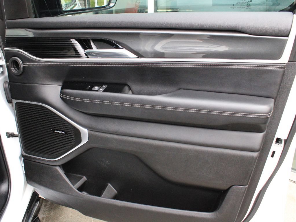 Used 2023 Jeep Wagoneer 4WD w/ Premium Group I image 22