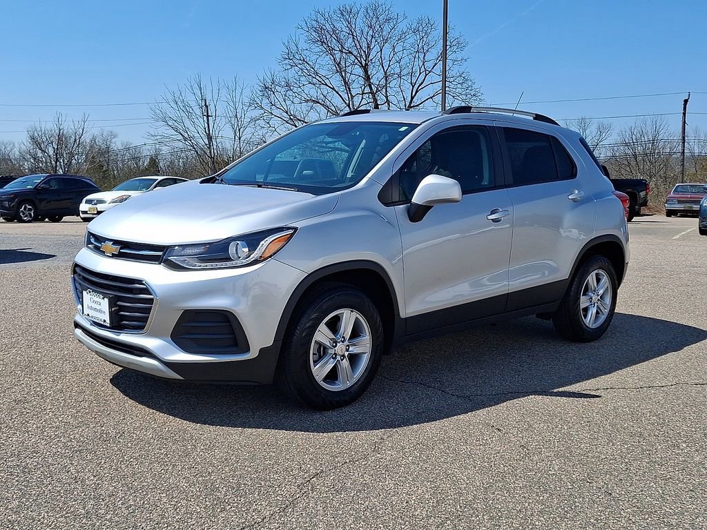 Used 2022 Chevrolet Trax LT w/ LT Convenience Package image 6