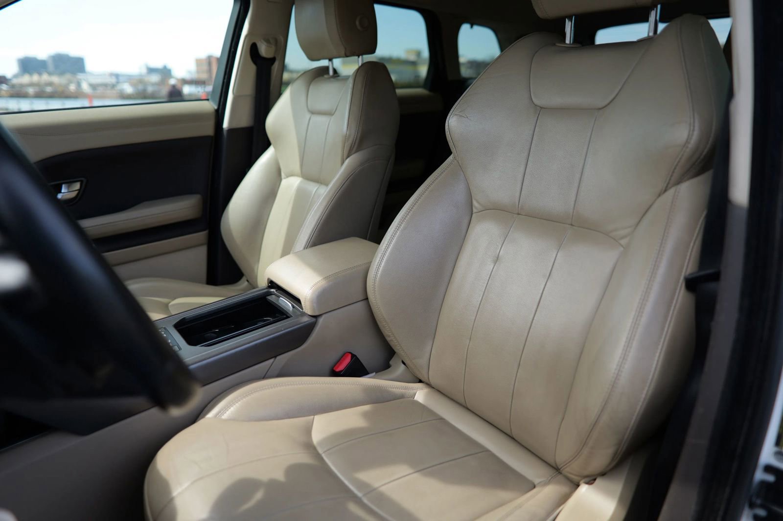 Used 2018 Land Rover Range Rover Evoque image 18