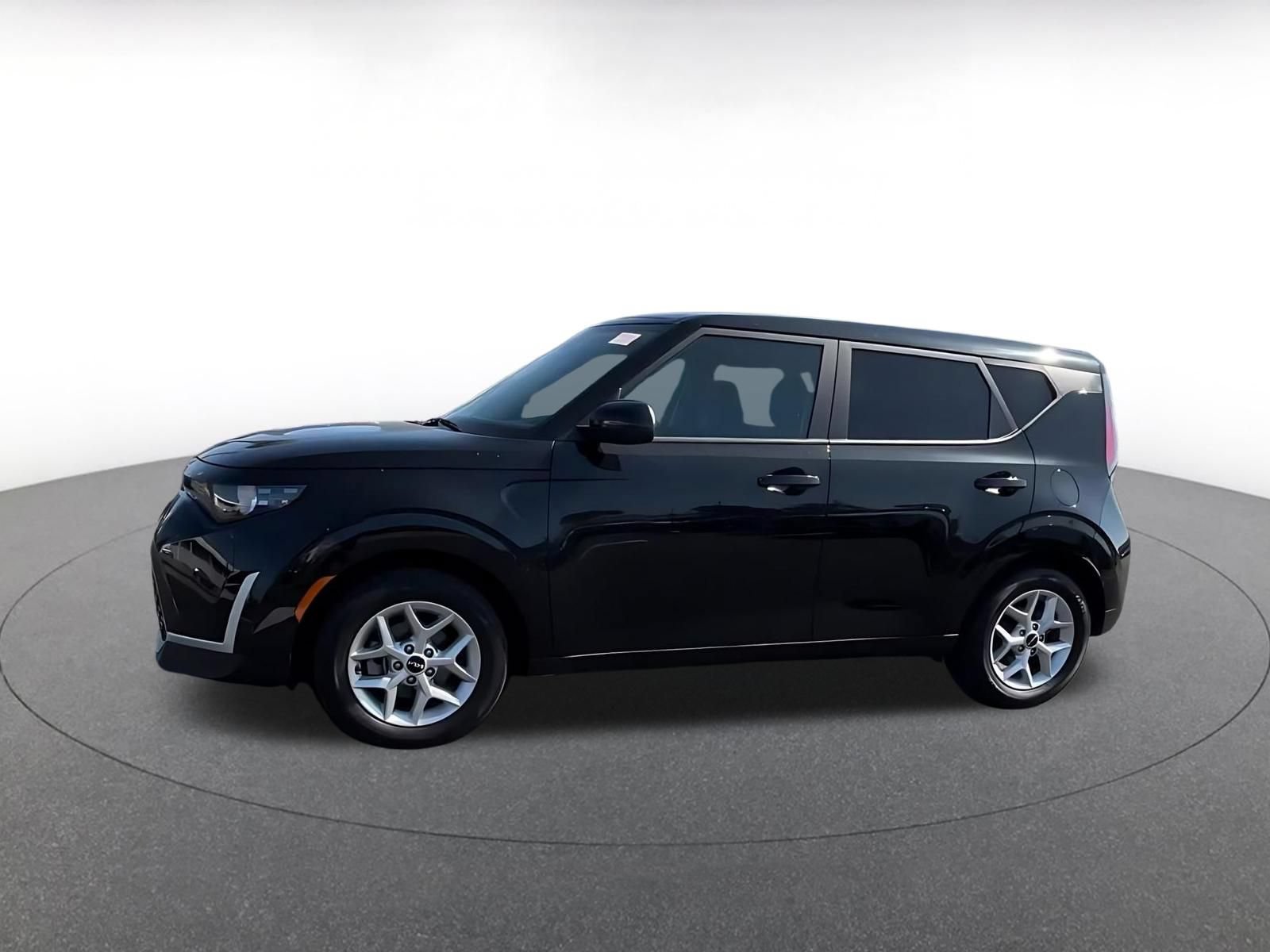 Used 2025 Kia Soul LX w/ LX Technology Package FWD image 8