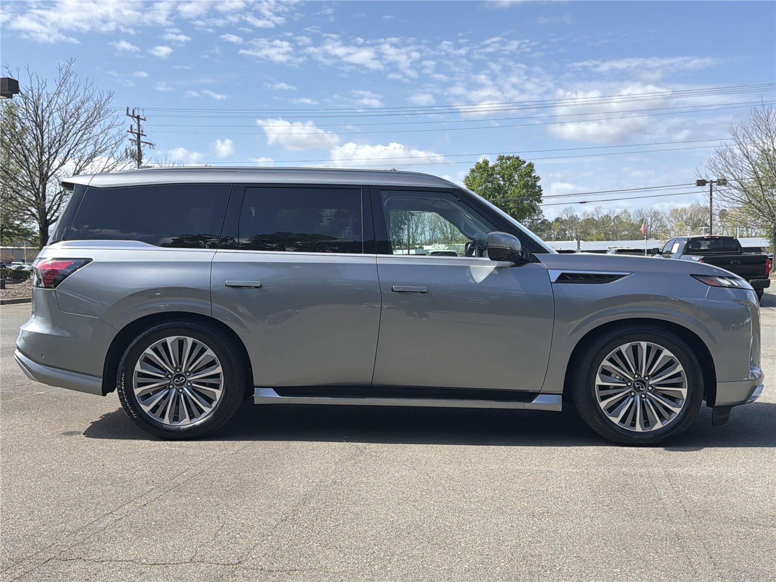 Used 2025 INFINITI QX80 Sensory AWD/4WD image 40