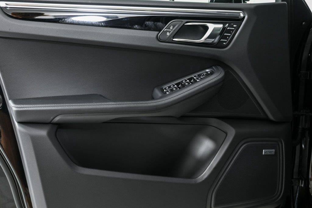New 2026 Porsche Macan AWD/4WD image 6