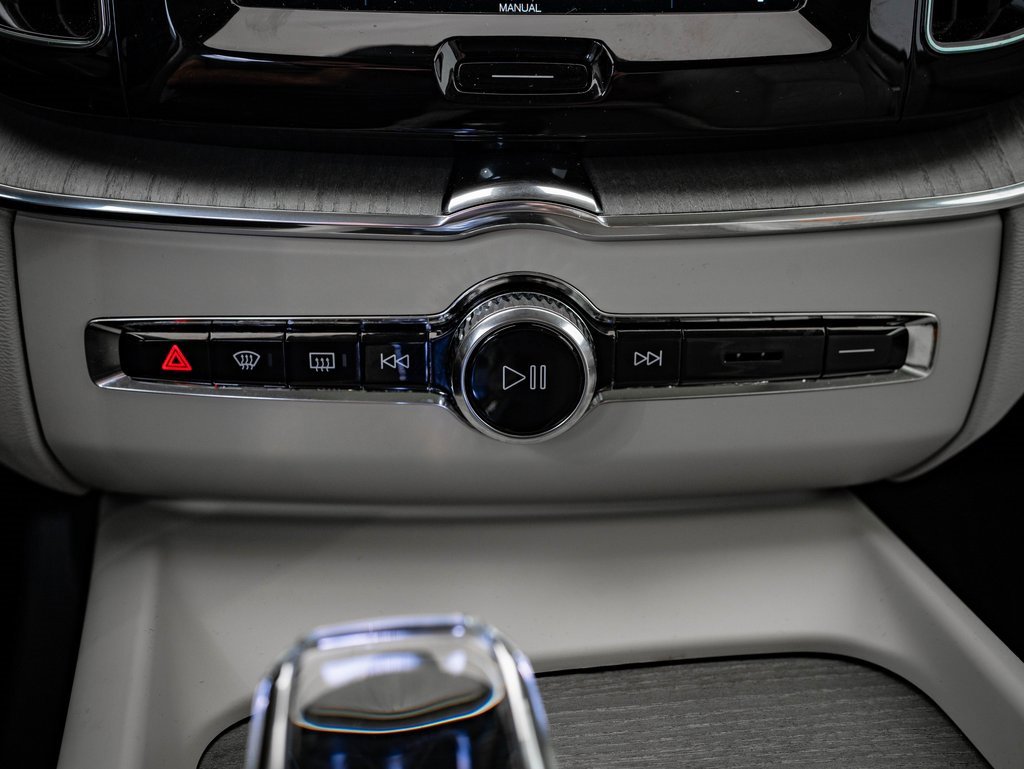 Used 2025 Volvo XC60 B5 Ultra w/ Protection Package Premier image 37