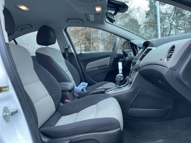 Used 2014 Chevrolet Cruze LS image 23
