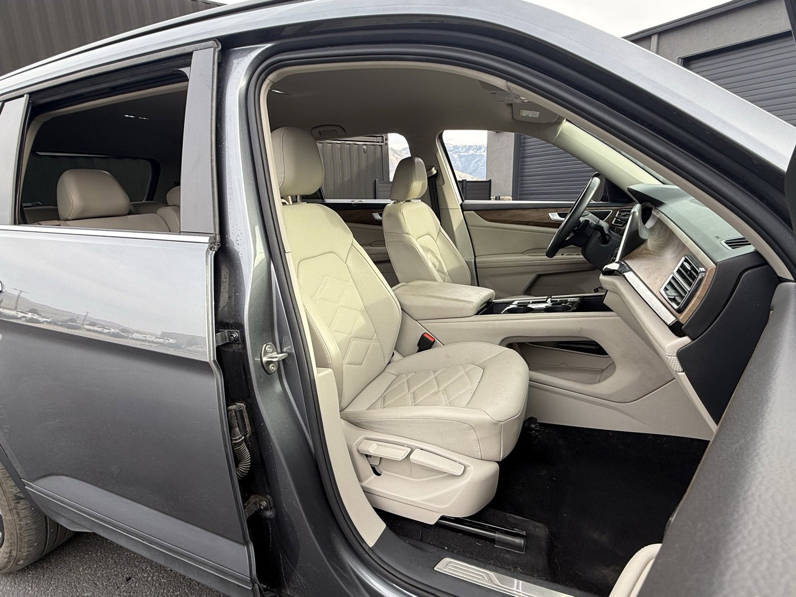 Used 2024 Volkswagen Atlas SE image 13
