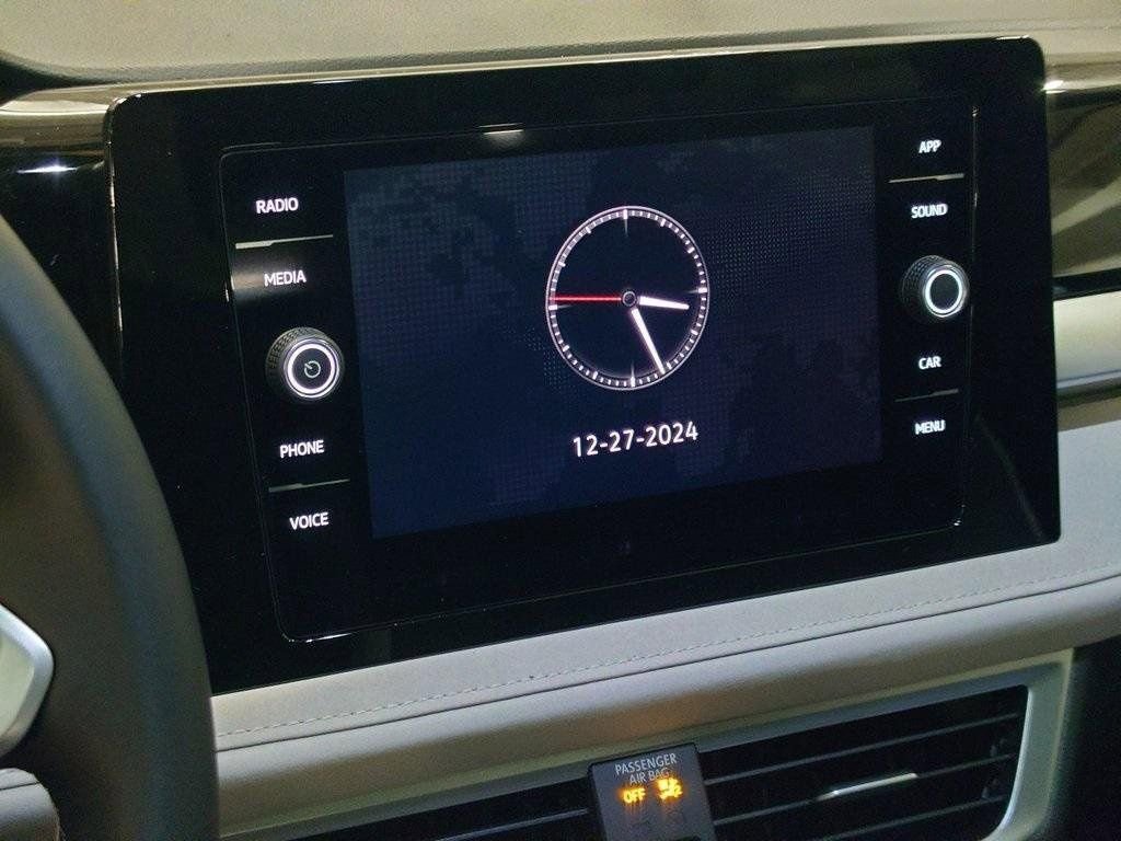 New 2025 Volkswagen Taos SE image 17