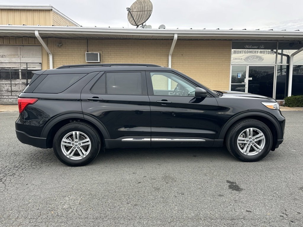 Used 2024 Ford Explorer XLT w/ Equipment Group 202A image 9
