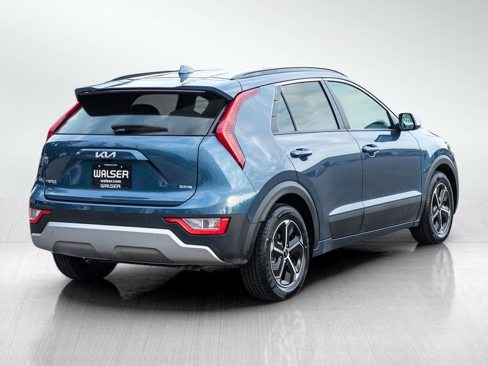 Used 2023 Kia Niro EX w/ EX Cold Weather Package FWD image 6