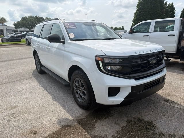 Used 2025 Ford Expedition Active RWD image 3