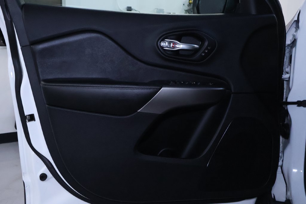 Used 2019 Jeep Cherokee Limited AWD/4WD image 14