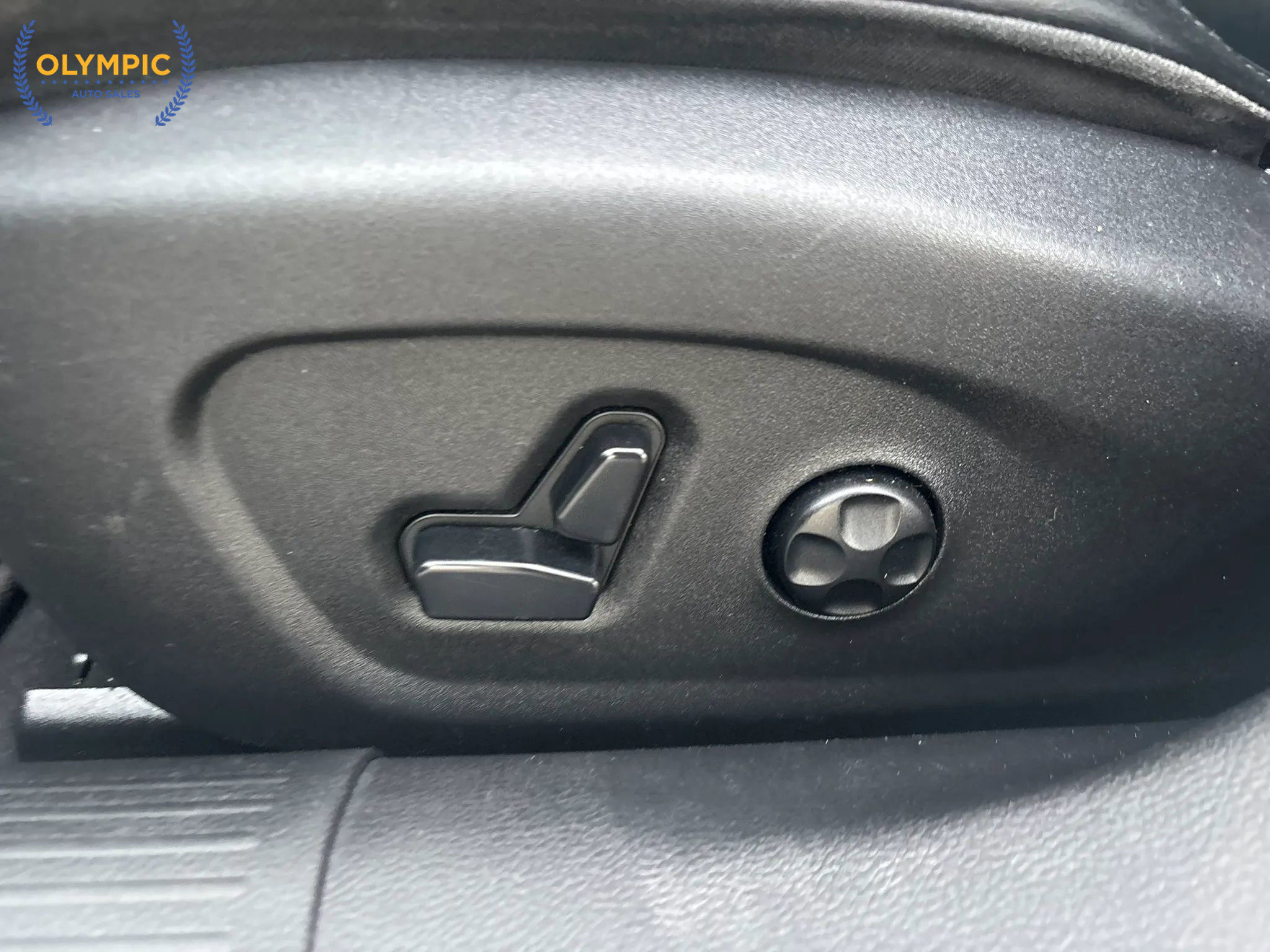 Used 2015 Chrysler 200 S image 32