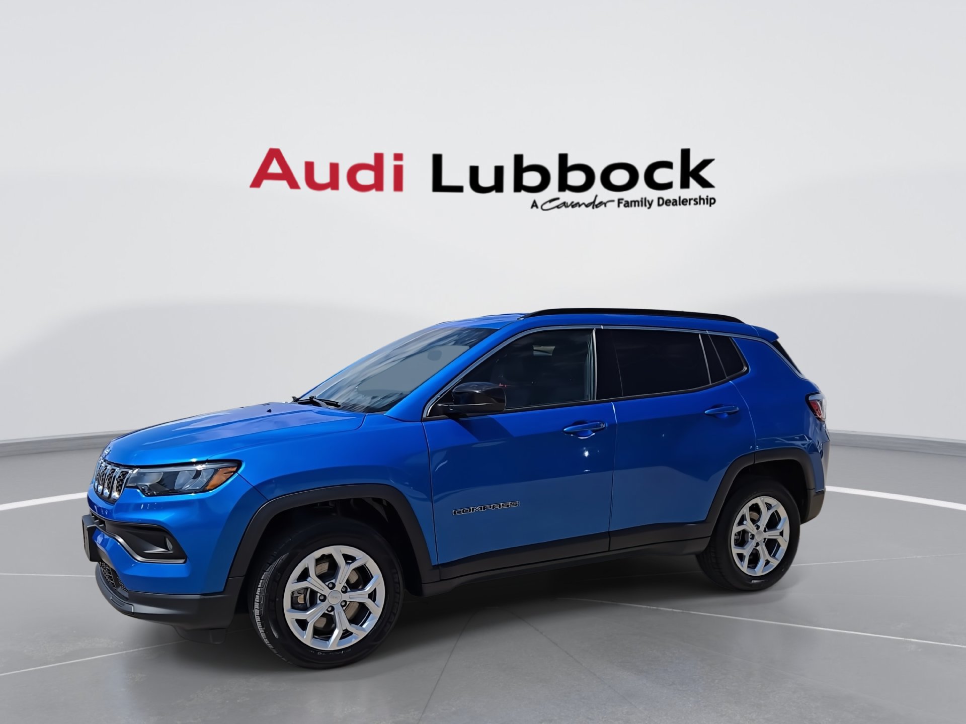 Used 2024 Jeep Compass Latitude AWD/4WD image 5