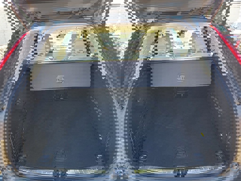 Used 2018 Volvo XC60 T6 Inscription w/ Luxury Seat Package image 7