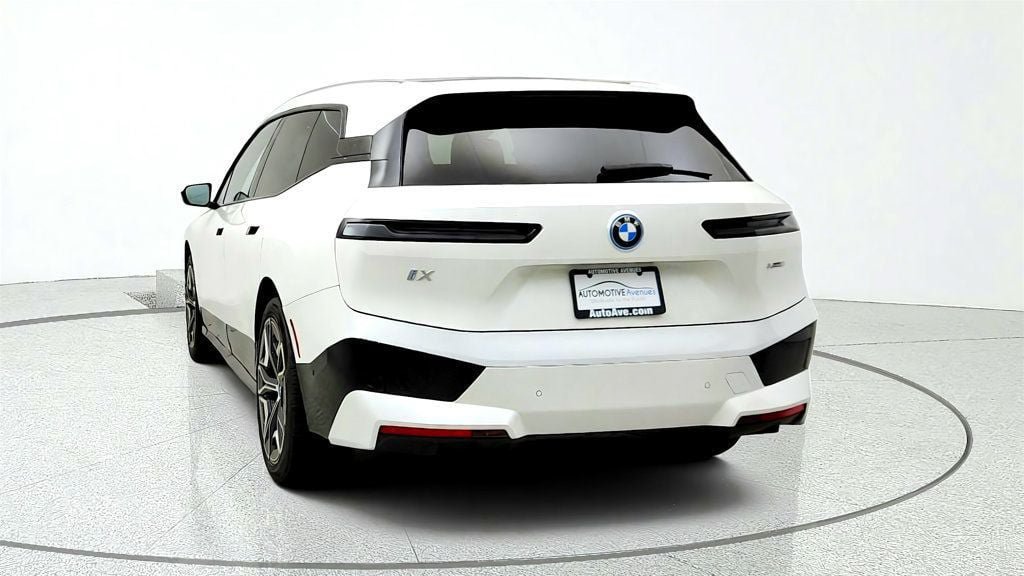 Used 2024 BMW iX xDrive50 w/ Sport Package AWD/4WD image 6