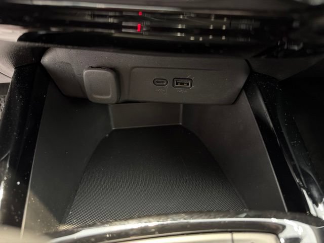 Certified 2025 Chevrolet Trax RS w/ Driver Confidence Package FWD image 18