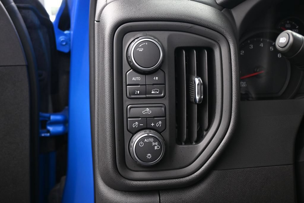 Used 2025 Chevrolet Silverado 1500 Custom w/ Turbomax Blackout Package AWD/4WD image 16
