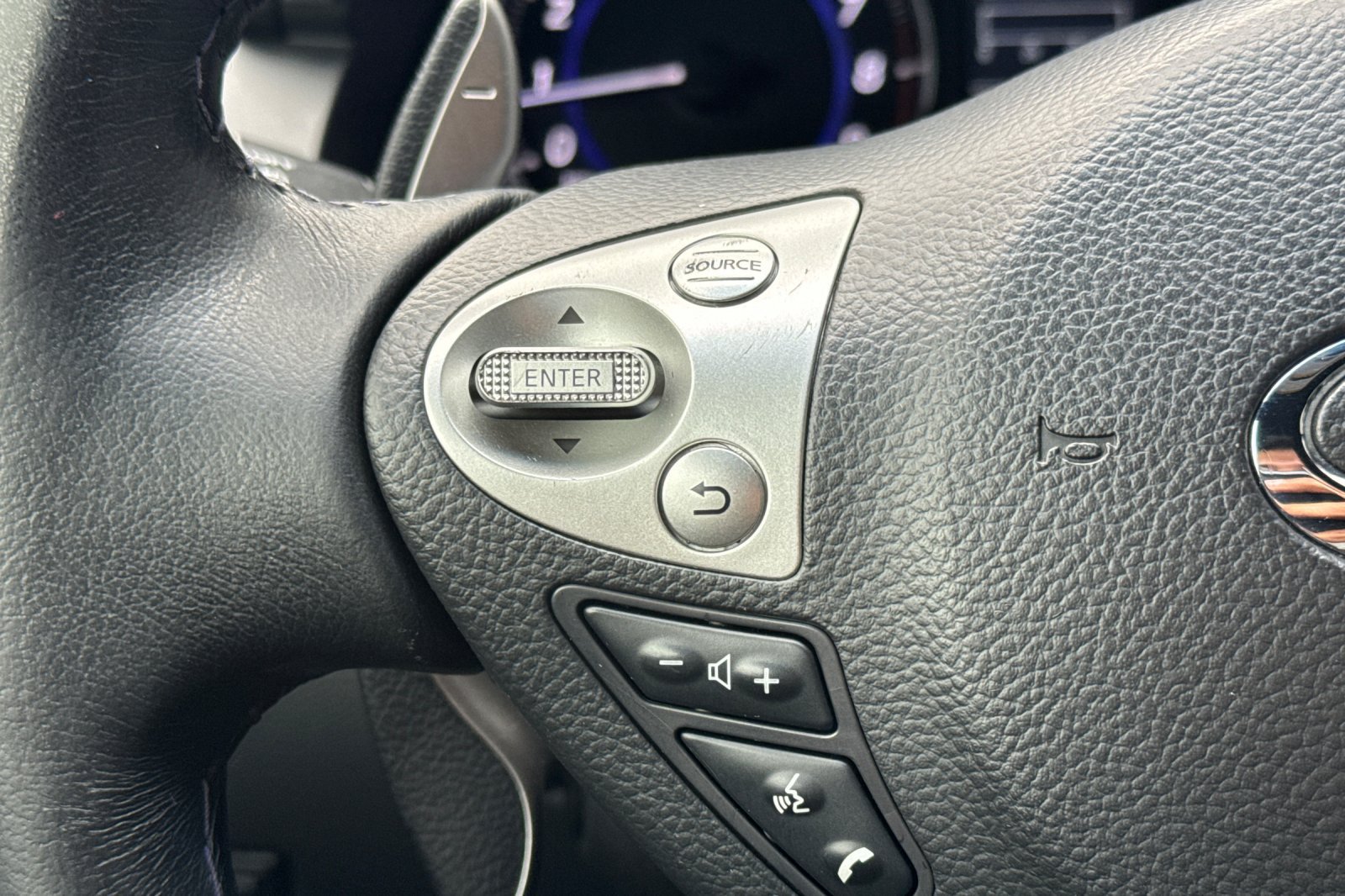 Used 2017 INFINITI QX70 2WD w/ Premium Package image 27