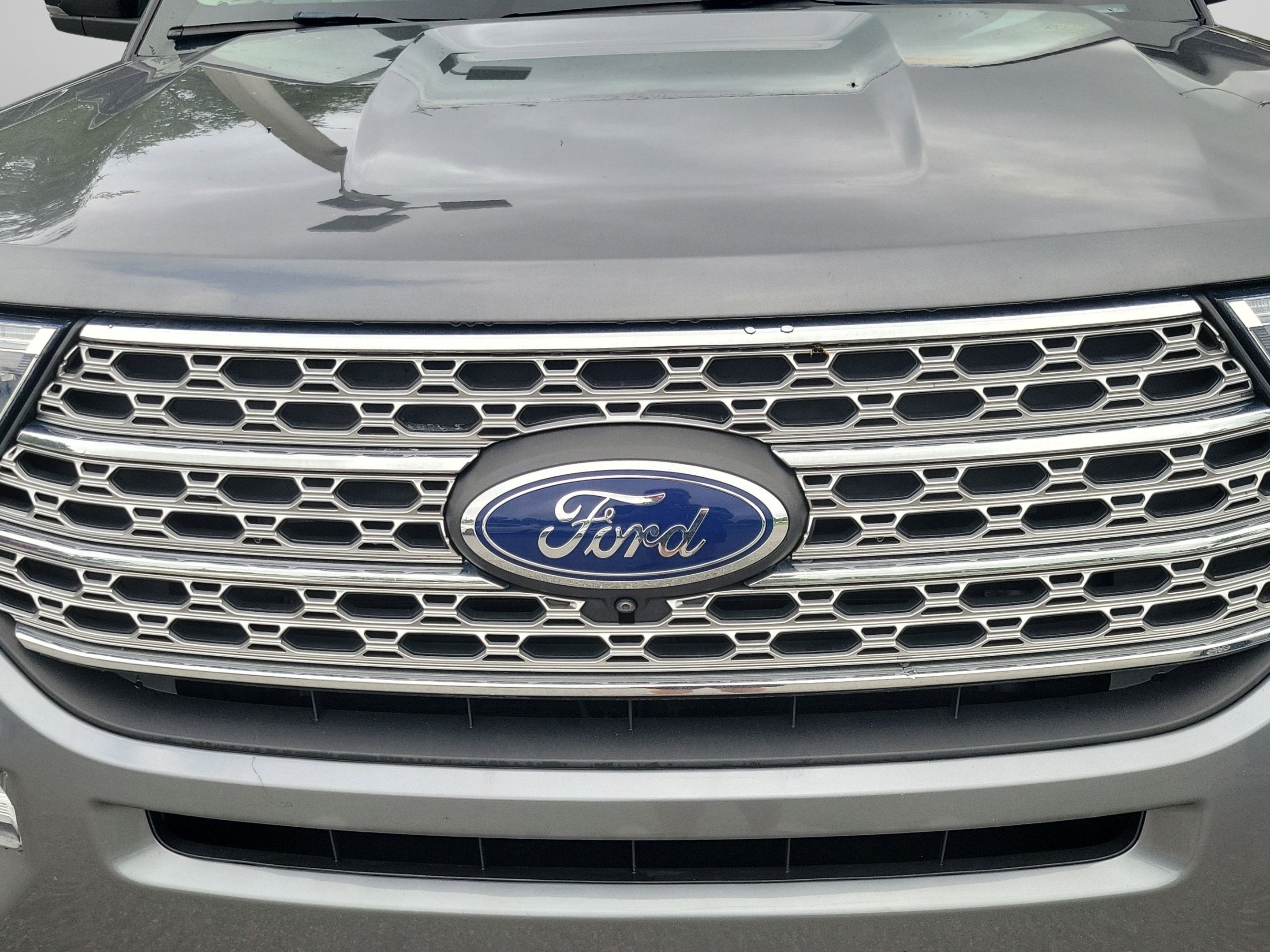 Used 2024 Ford Explorer Limited w/ Limited Technology Package RWD image 15
