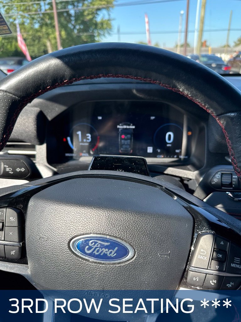 Used 2025 Ford Explorer ST-Line w/ ST-Line Street Pack AWD/4WD image 2