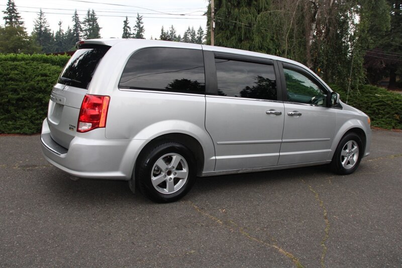 Used 2012 Dodge Grand Caravan Crew FWD image 3