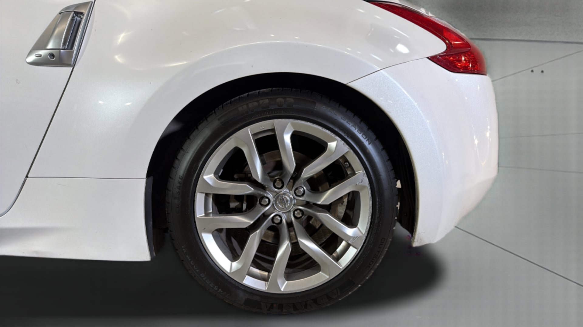 Used 2014 Nissan 370Z Coupe RWD image 37