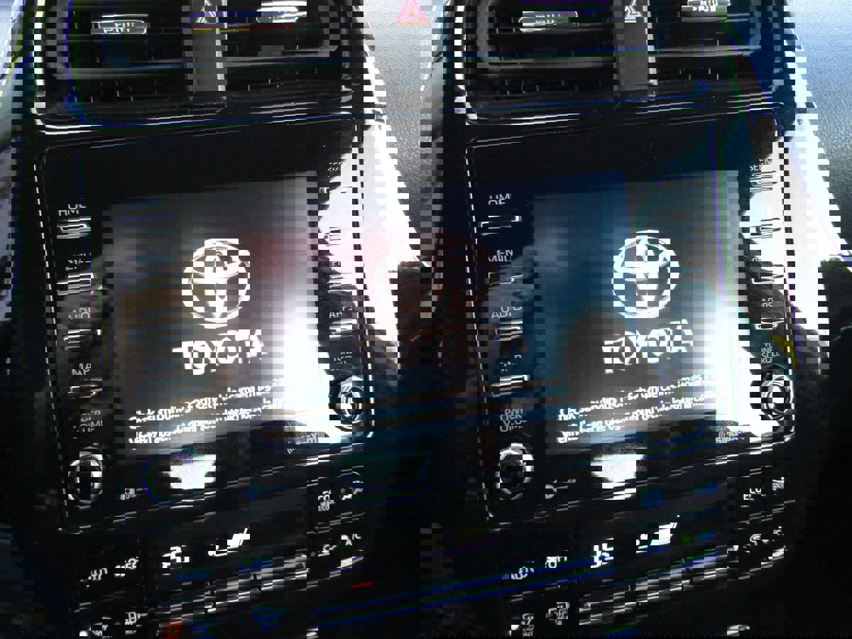 Used 2022 Toyota Prius LE image 15