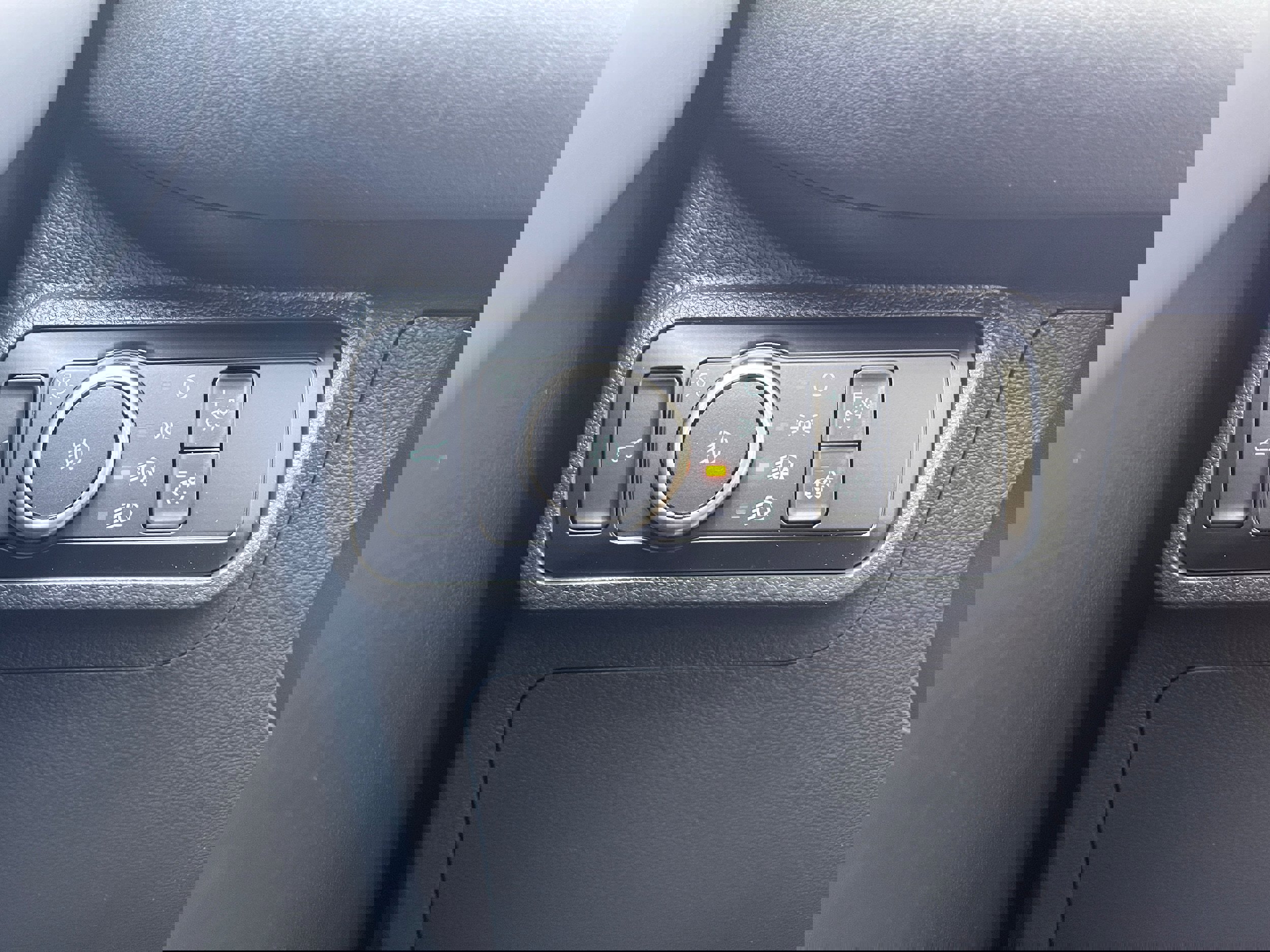 New 2026 Ford Explorer Active w/ Active Comfort Package image 18