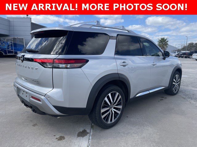 Used 2022 Nissan Pathfinder Platinum w/ Lighting Package (N92) image 3