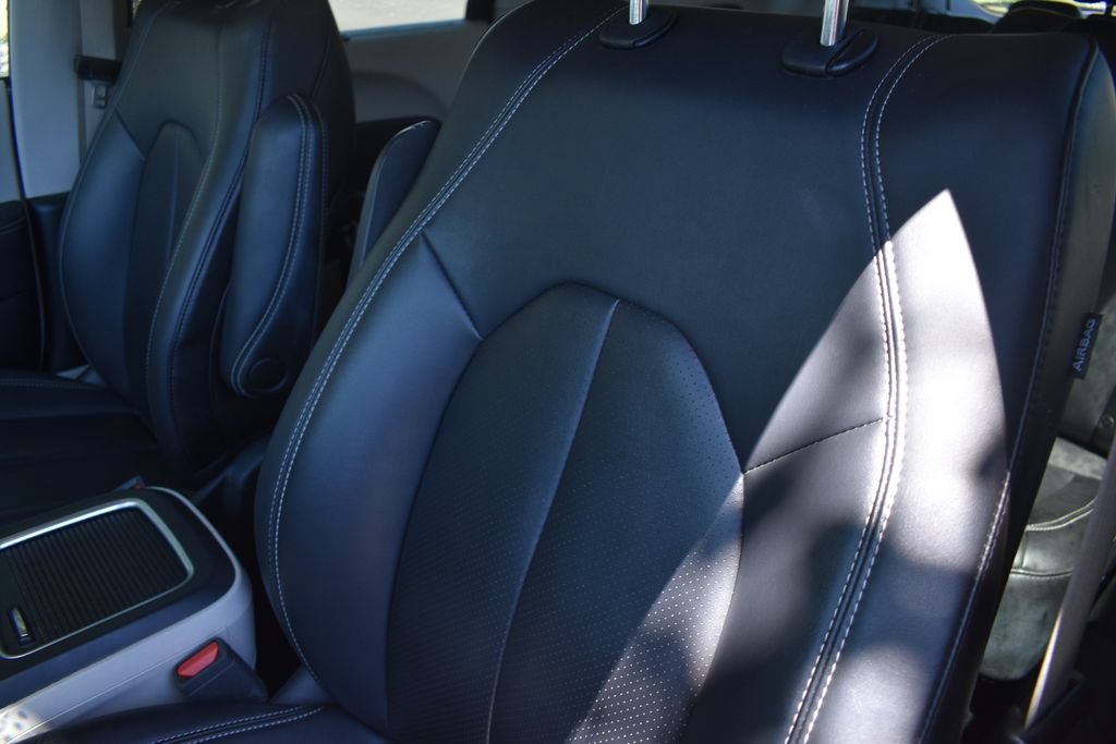 Used 2024 Chrysler Pacifica Touring-L FWD image 9