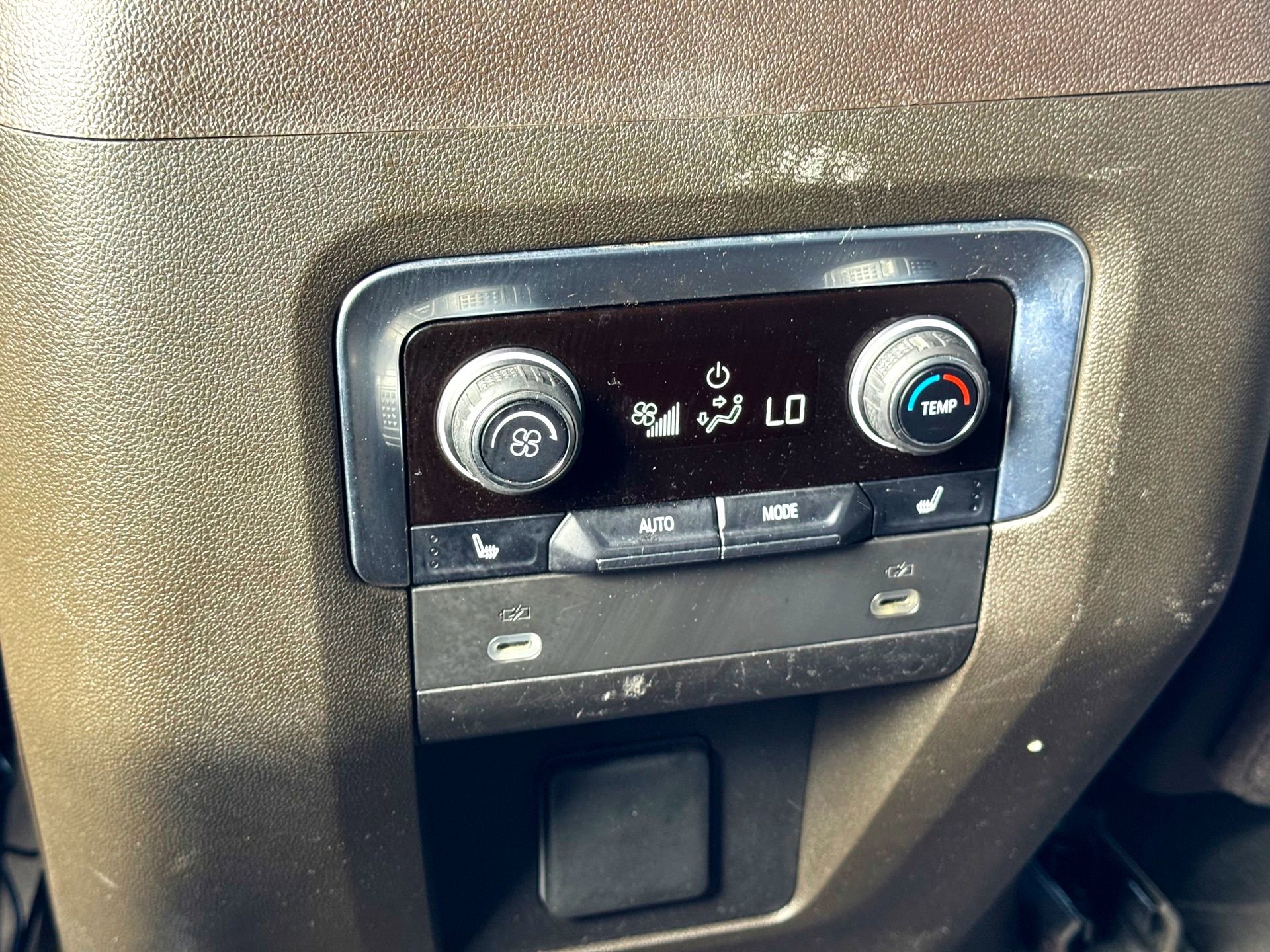 Used 2021 Chevrolet Tahoe Z71 w/ Z71 Off-Road Package image 21